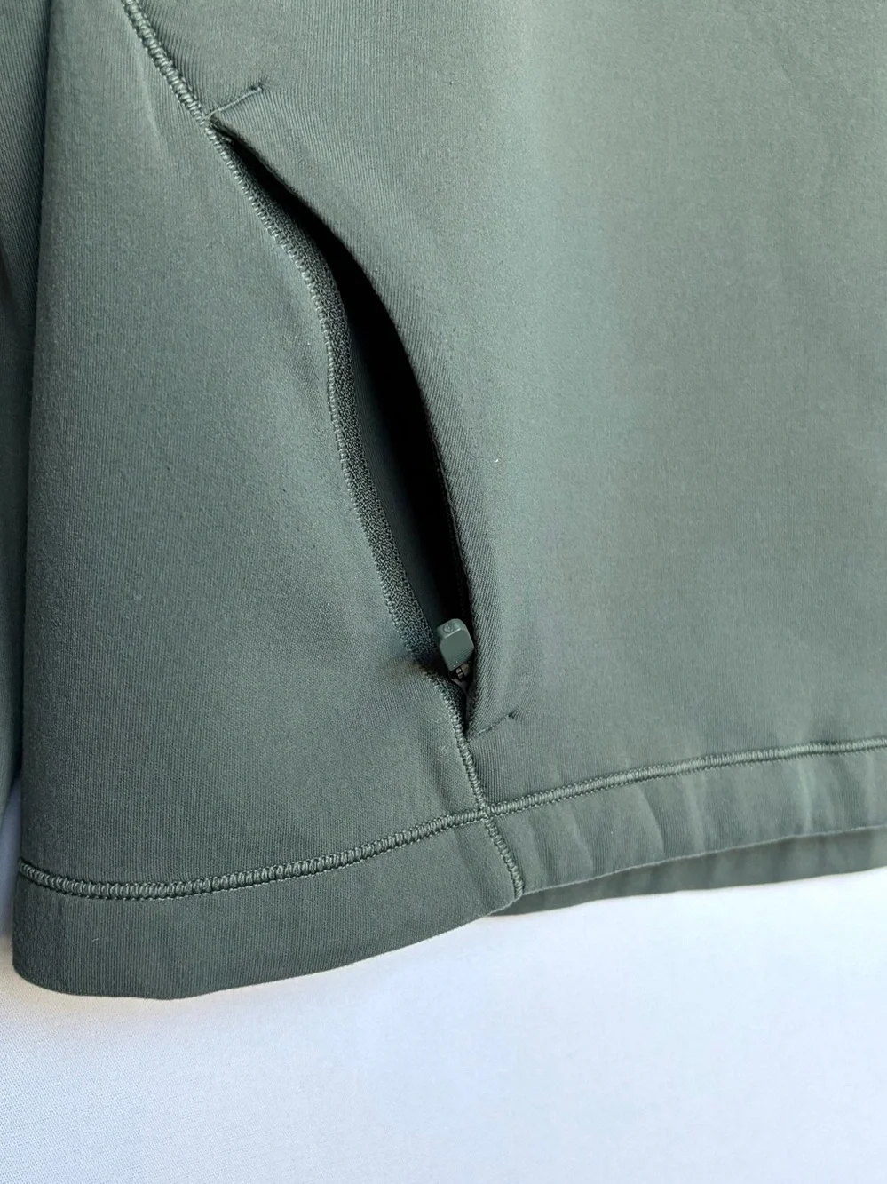 Lululemon AirWrap Modal Crew Green Twill Crew Neck Sweatshirt Size 2 EUC